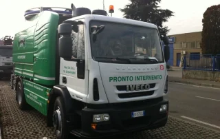 Autospurgo Ideal Jet operativo a Cologno Monzese per spurgo fognature, pozzi neri, videoispezioni e manutenzione reti fognarie.